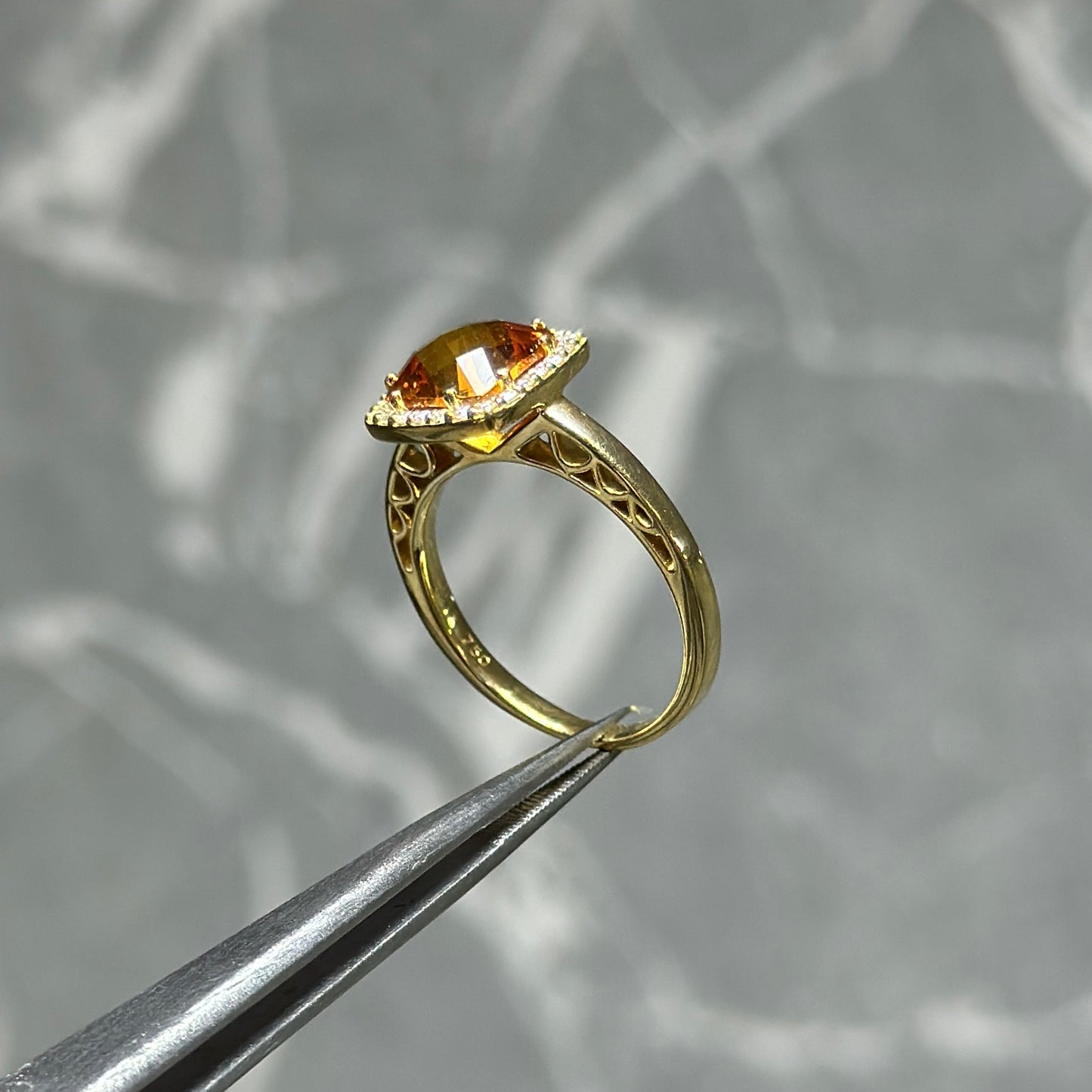 Anillo Oro 18K /Topacio / Diamantes