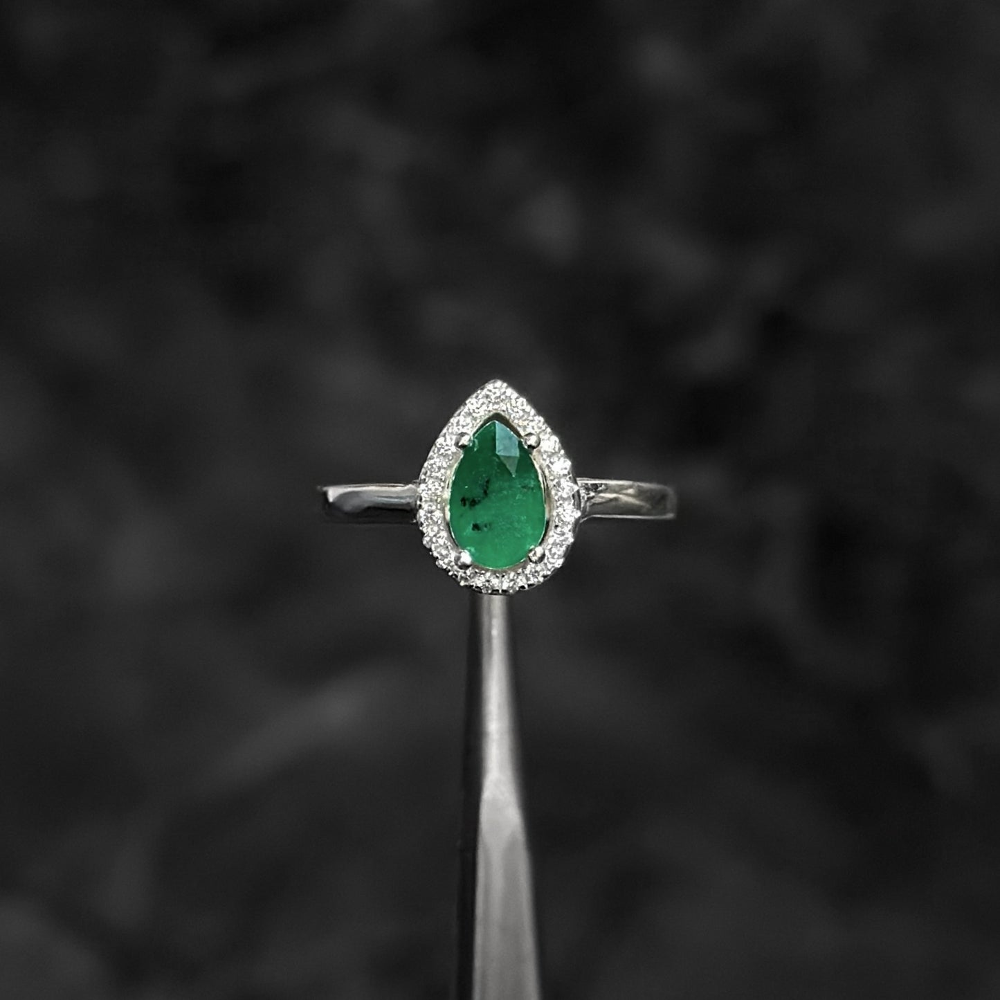 Anillo de Lujo #7 / Esmeralda Colombiana / Plata 925