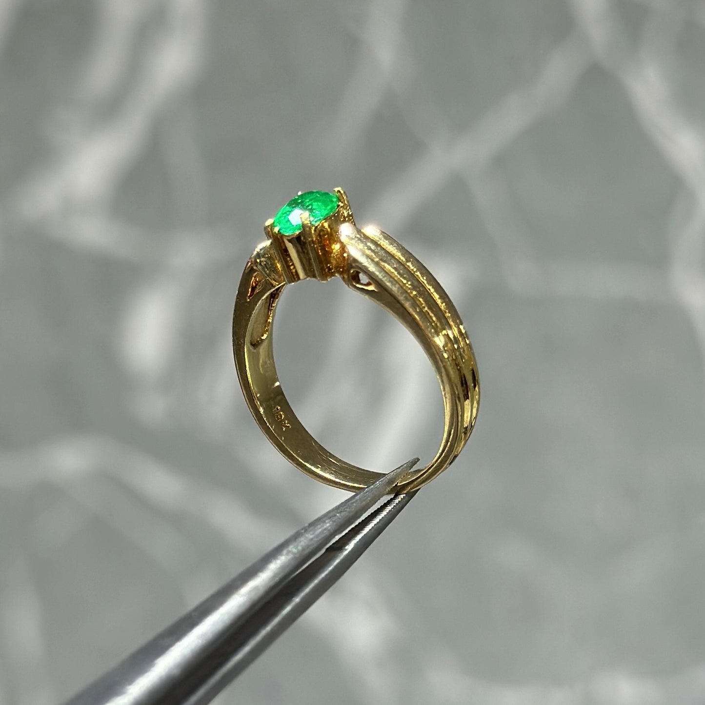 Anillo Oro 18K /Esmeralda Colombiana