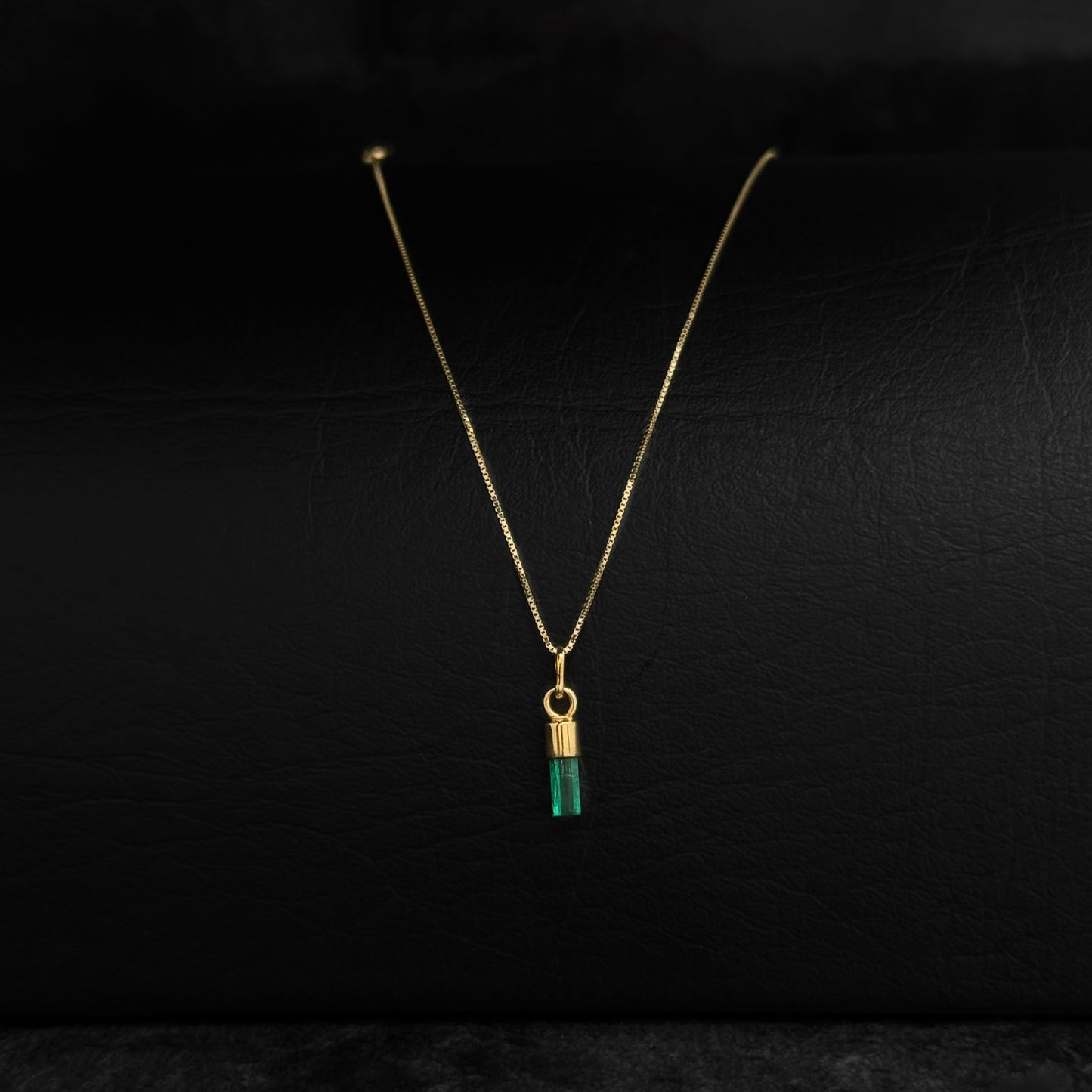 Cadena Veneciana Mini / Dije Canutillo de Esmeralda / Oro 18K