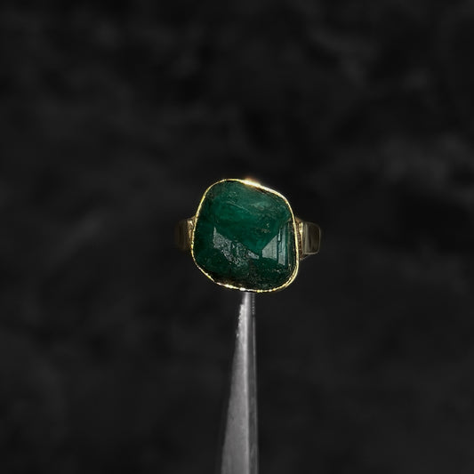Anillo Exclusivo de Diseñador / Oro 18K / Esmeralda Colombiana