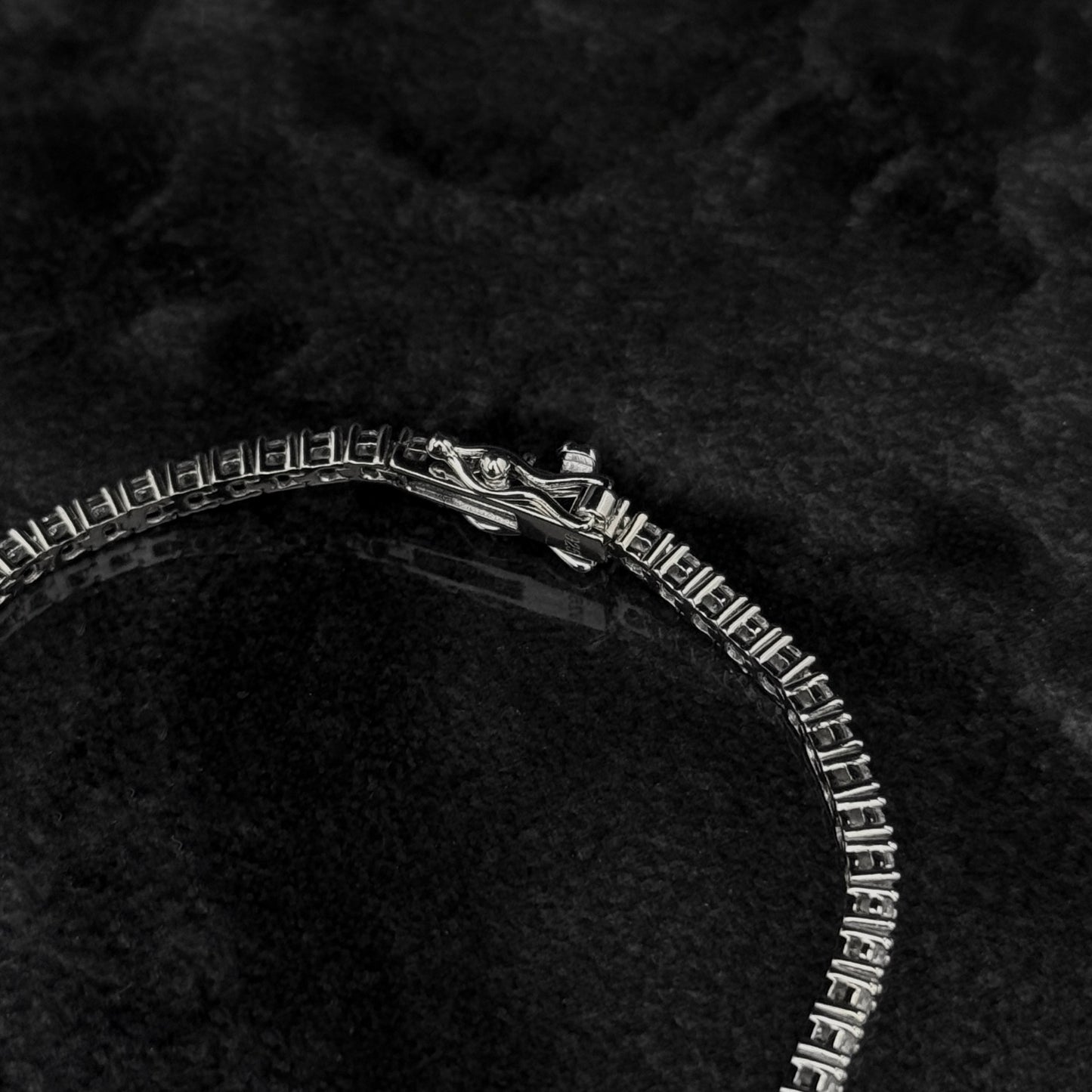 Pulsera Tenis 2mm x 17.5cm / Esmeralda Colombiana / Circones / Plata 925
