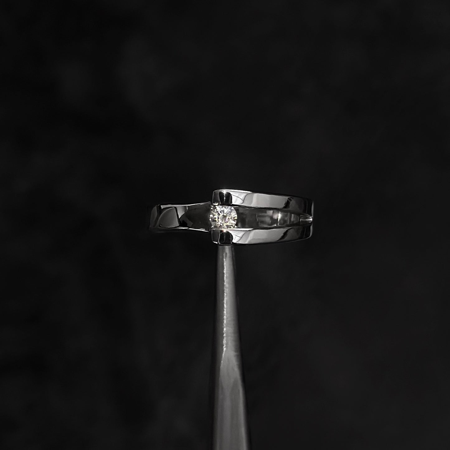 Anillo de Lujo Bajo Fabricación / Diamante Natural / Oro Blanco 18K