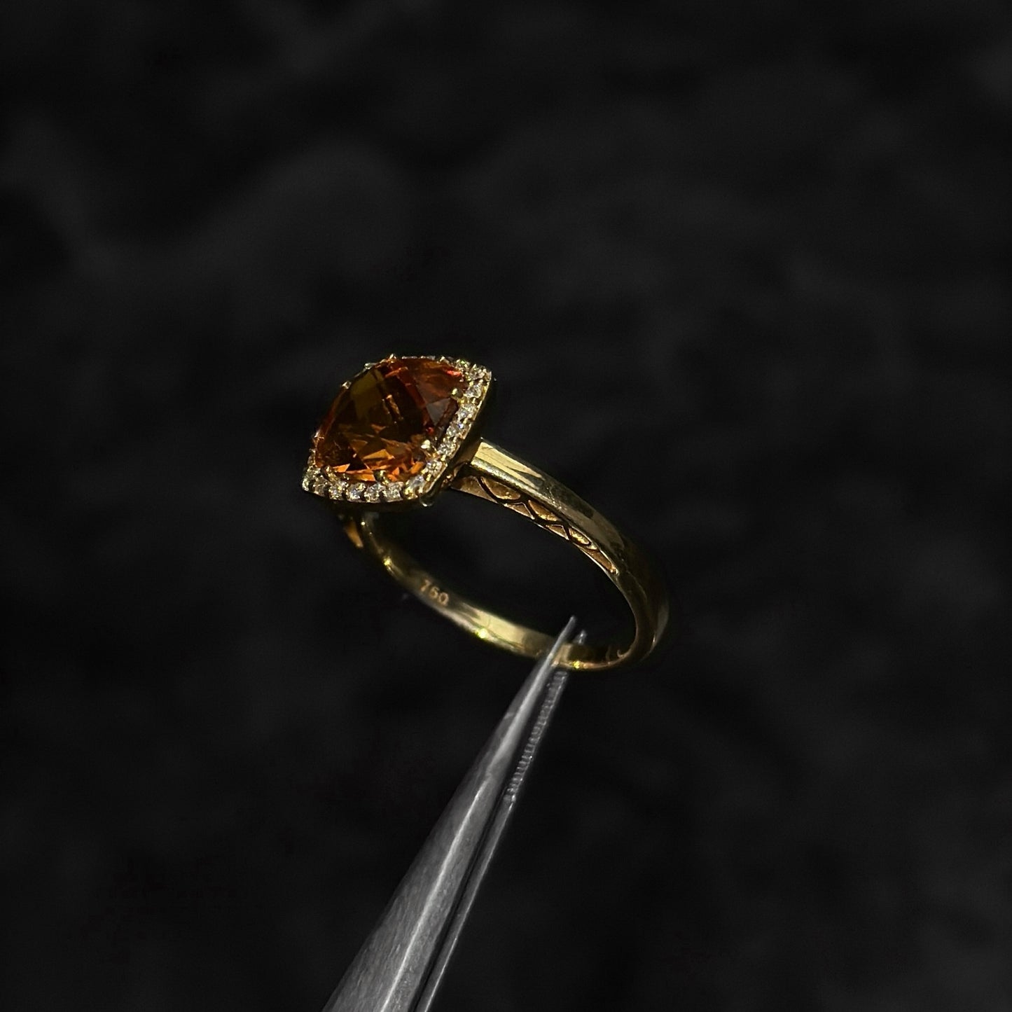 Anillo Alta Joyería / Topacio Natural / Diamantes / Oro 18K