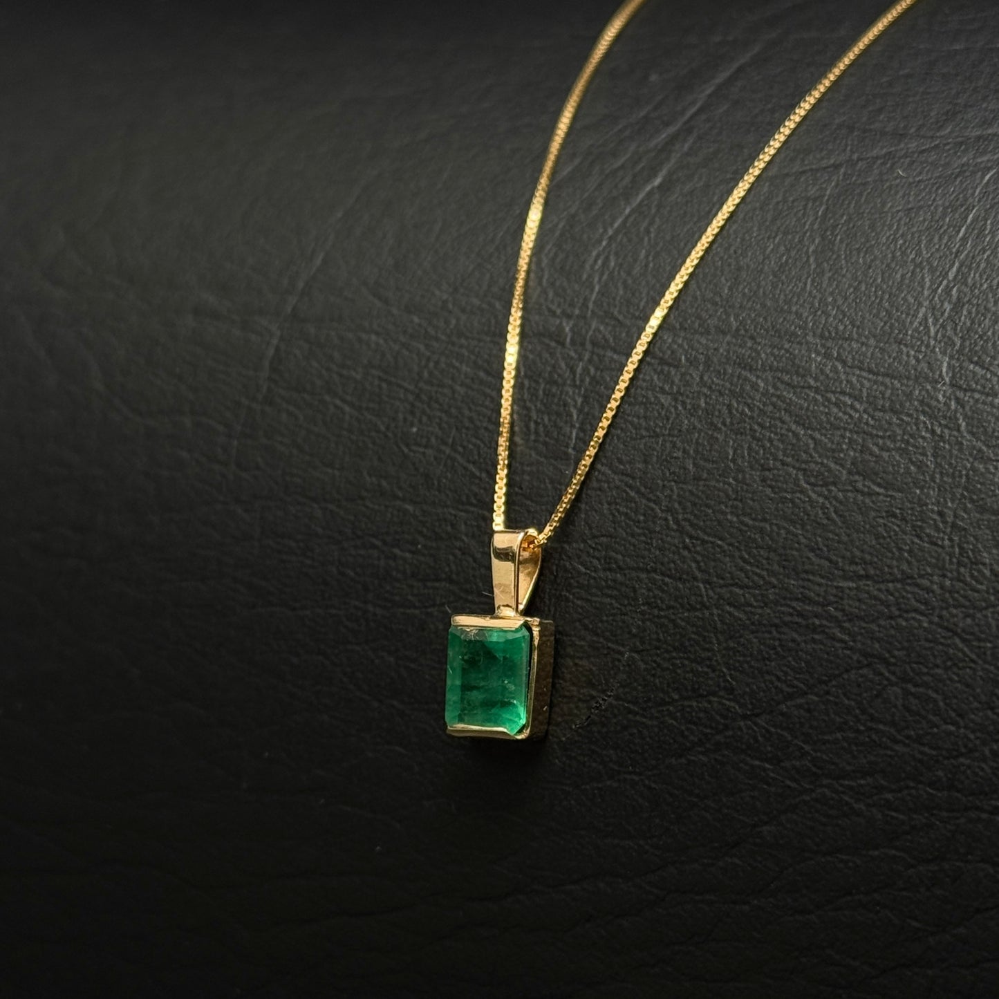 Cadena Veneciana Mini / Dije Esmeralda / Oro 18K