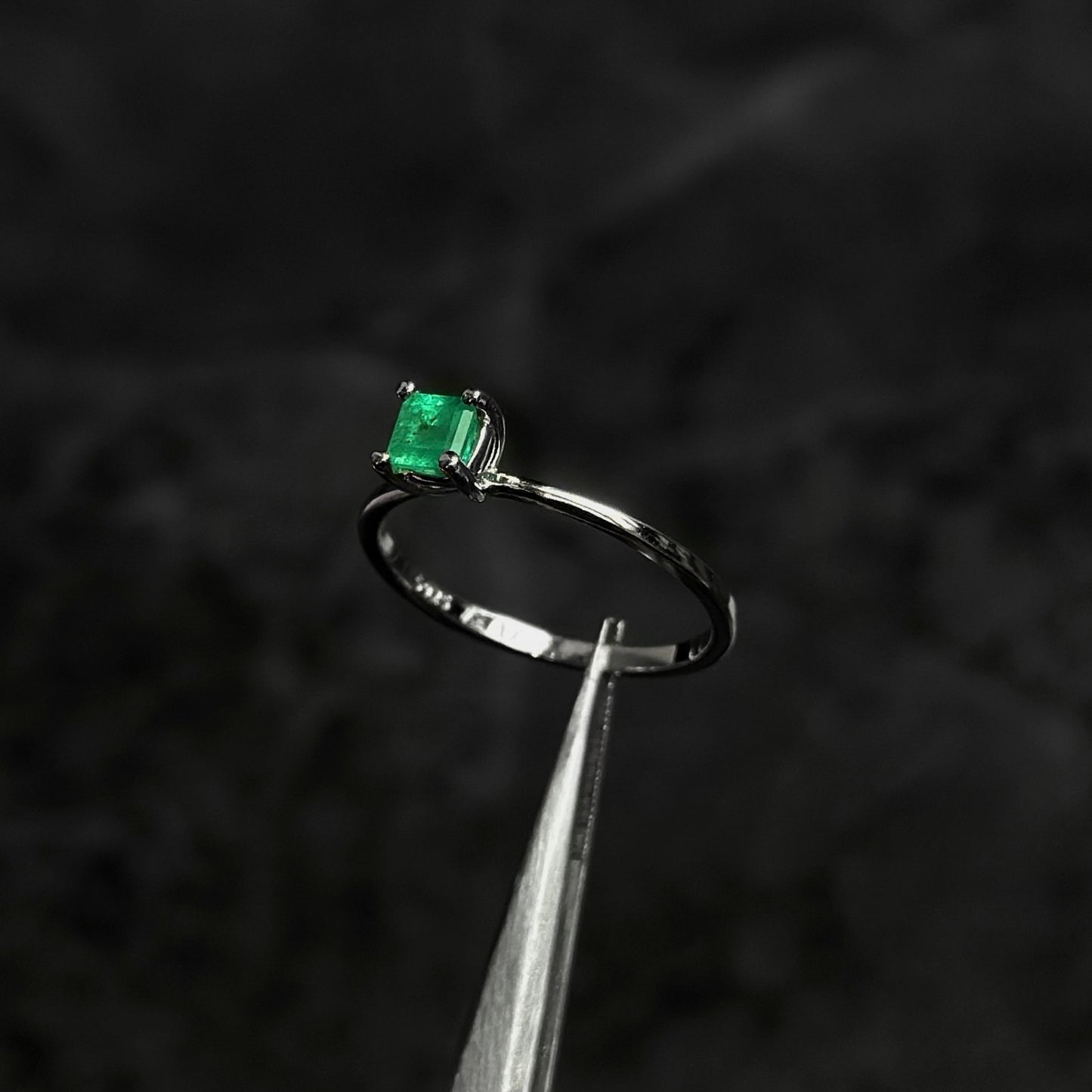 Anillo de Lujo #7 / Esmeralda Colombiana / Plata 925