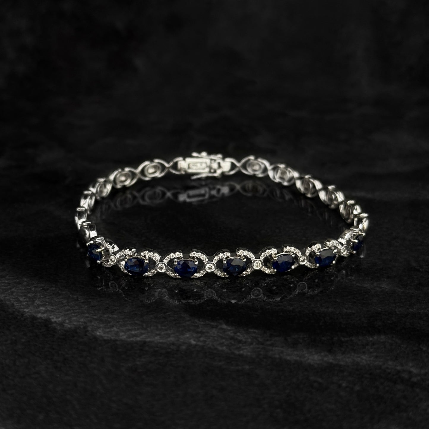 Pulsera de Alta Joyería / Zafiros “Royal Blue” / Diamantes Naturales / Oro Blanco 18K