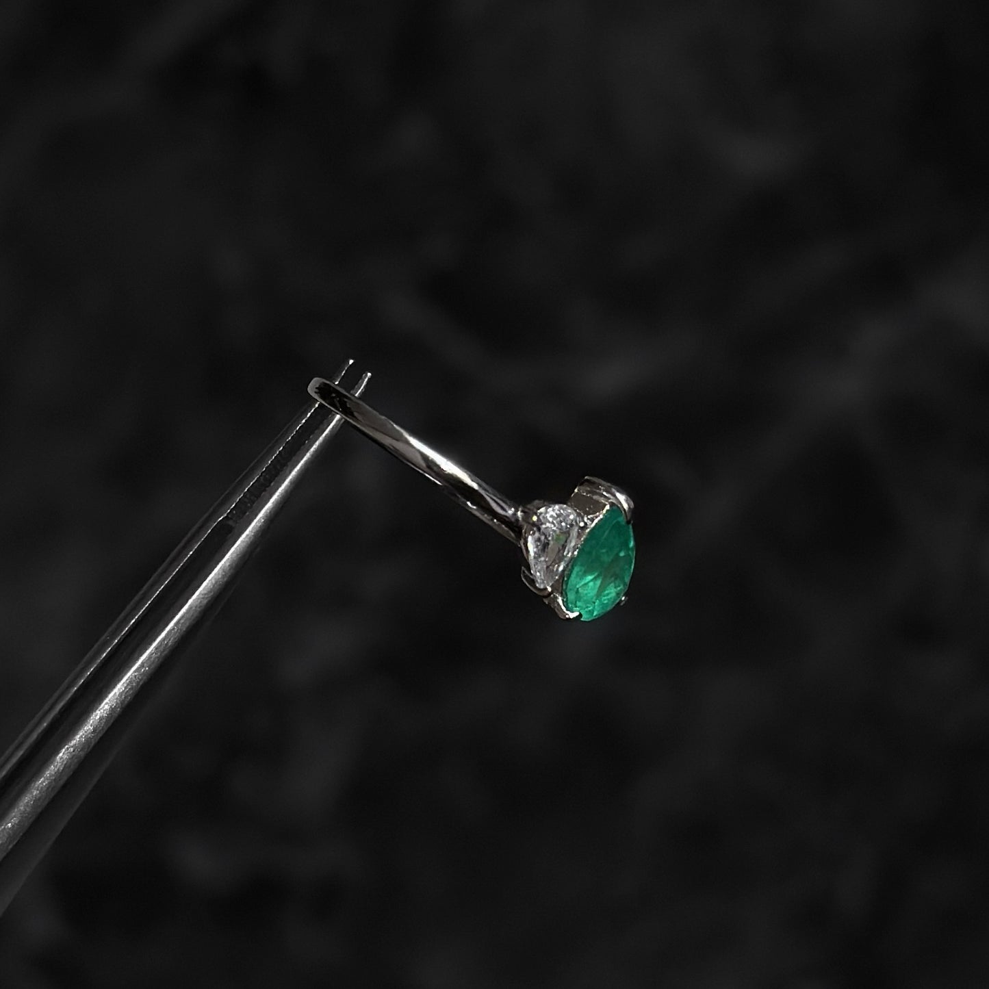 Anillo de Lujo #8 / Esmeralda Colombiana / Plata 925