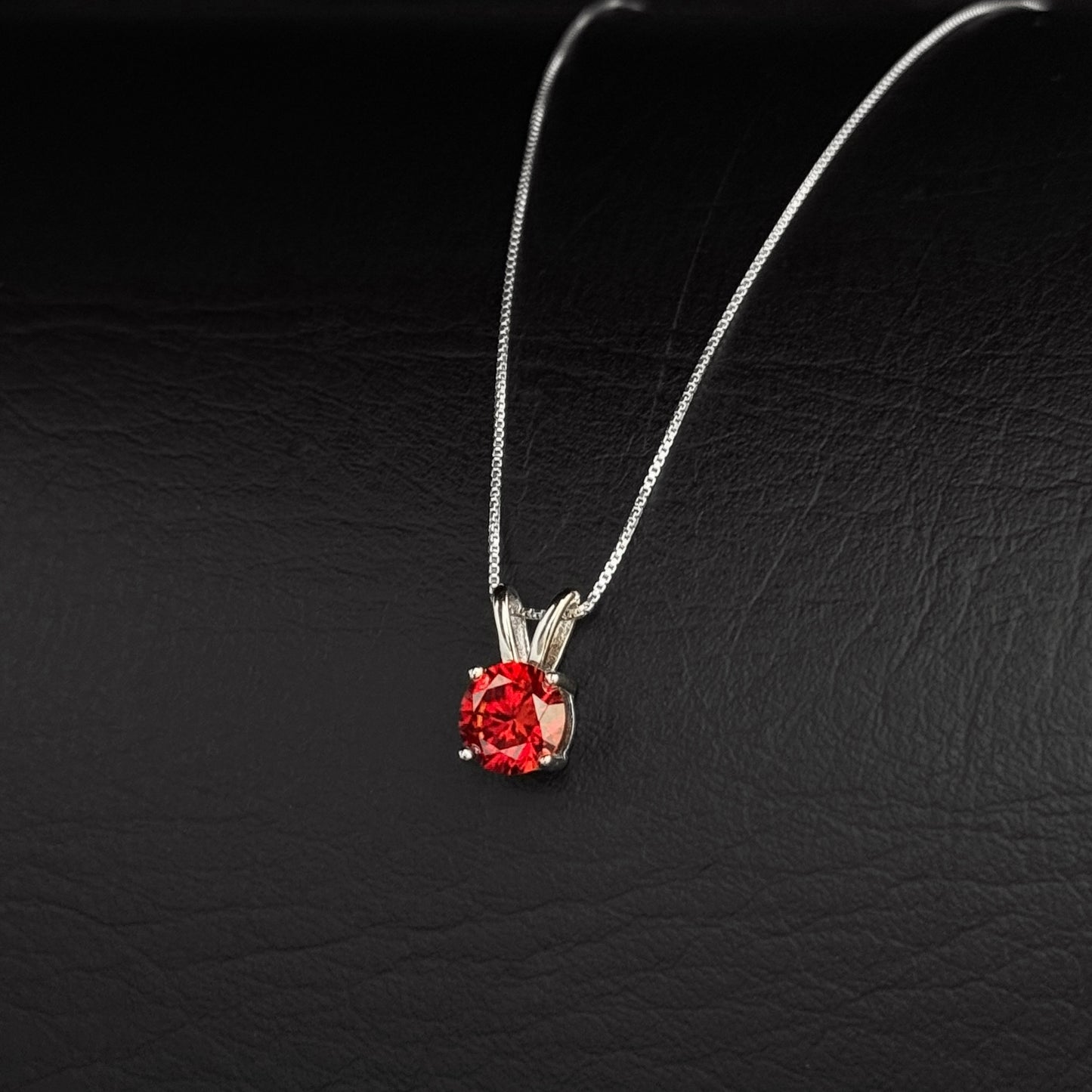 Cadena Veneciana / Dije Moissanita 6.5mm “Red” / Plata 925